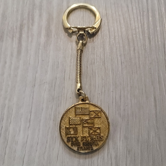 Six Flags Over Georgia Atlanta Vintage 14K GP Keychain - Picture 1 of 4